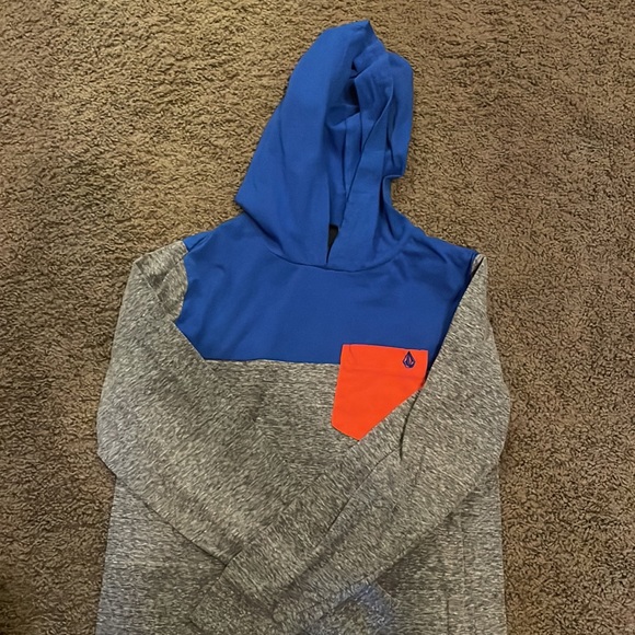 *SOLD* 2 x youth Volvos long sleeve Ts size M (10/12) - Picture 2 of 4